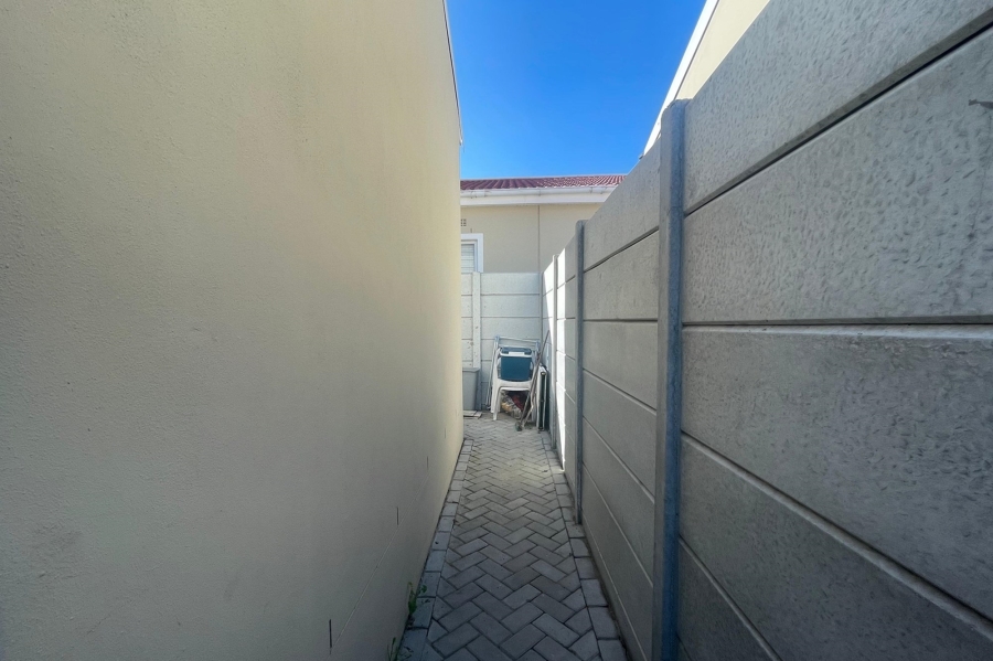 2 Bedroom Property for Sale in Parklands Western Cape